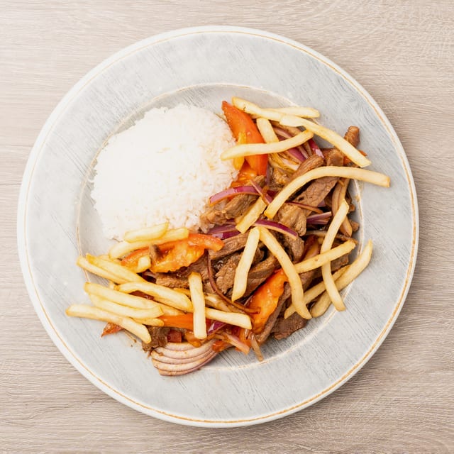 Lomo Saltado.